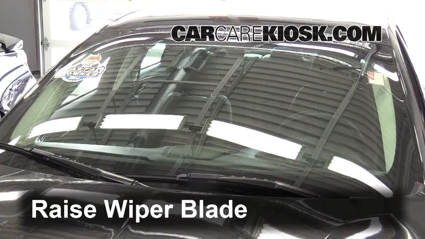 2013 Lincoln MKZ 2.0L 4 Cyl. Turbo Balais essuie-glace avant Changer les balais des essuie-glace